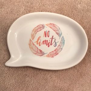 NO LIMITS Jewelry holder